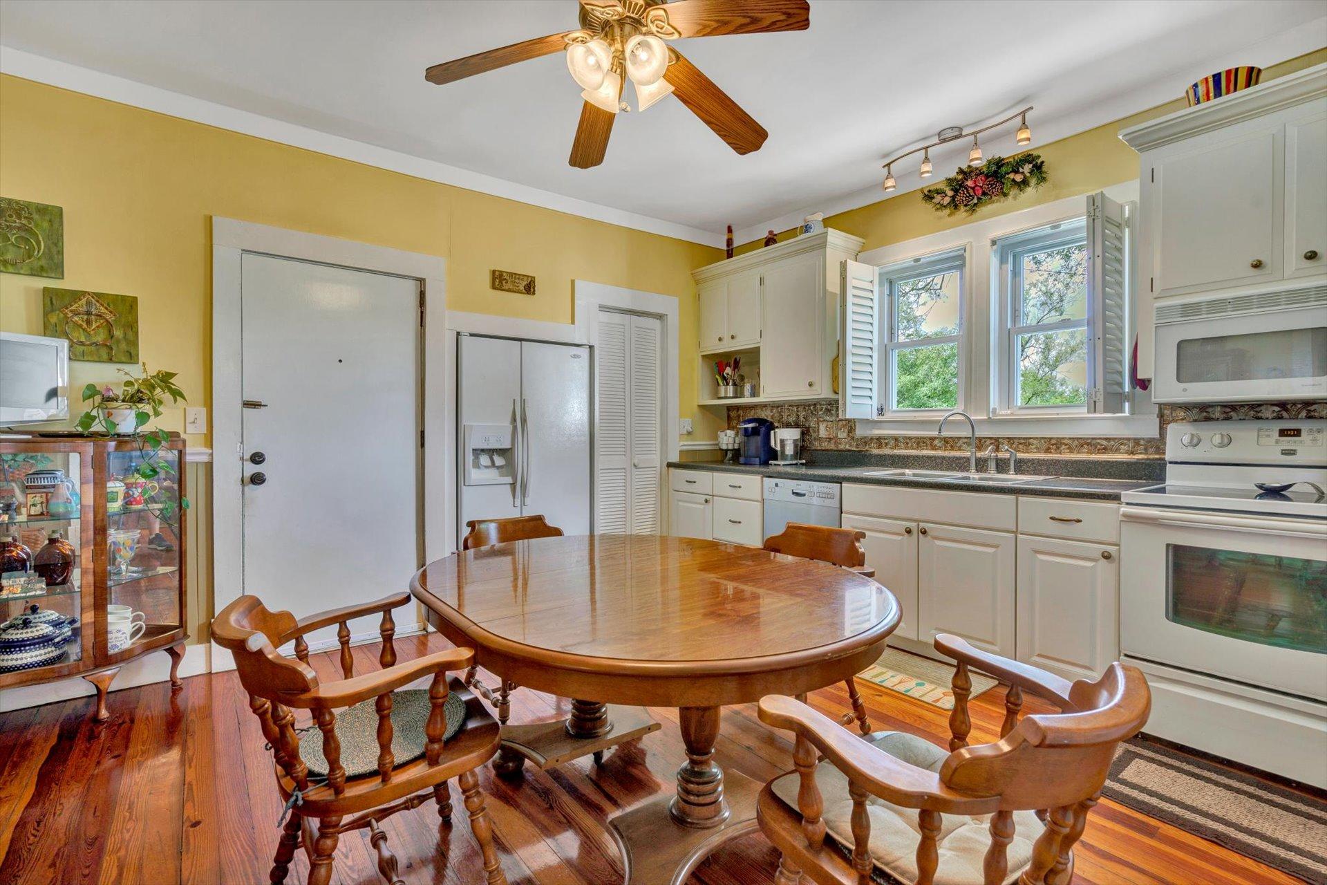6044 Cove Road Roanoke, VA 24019 - Photo 14 of 67 a kitchen with stainless steel appliances granite countertop a stove a sink and a refrigerator