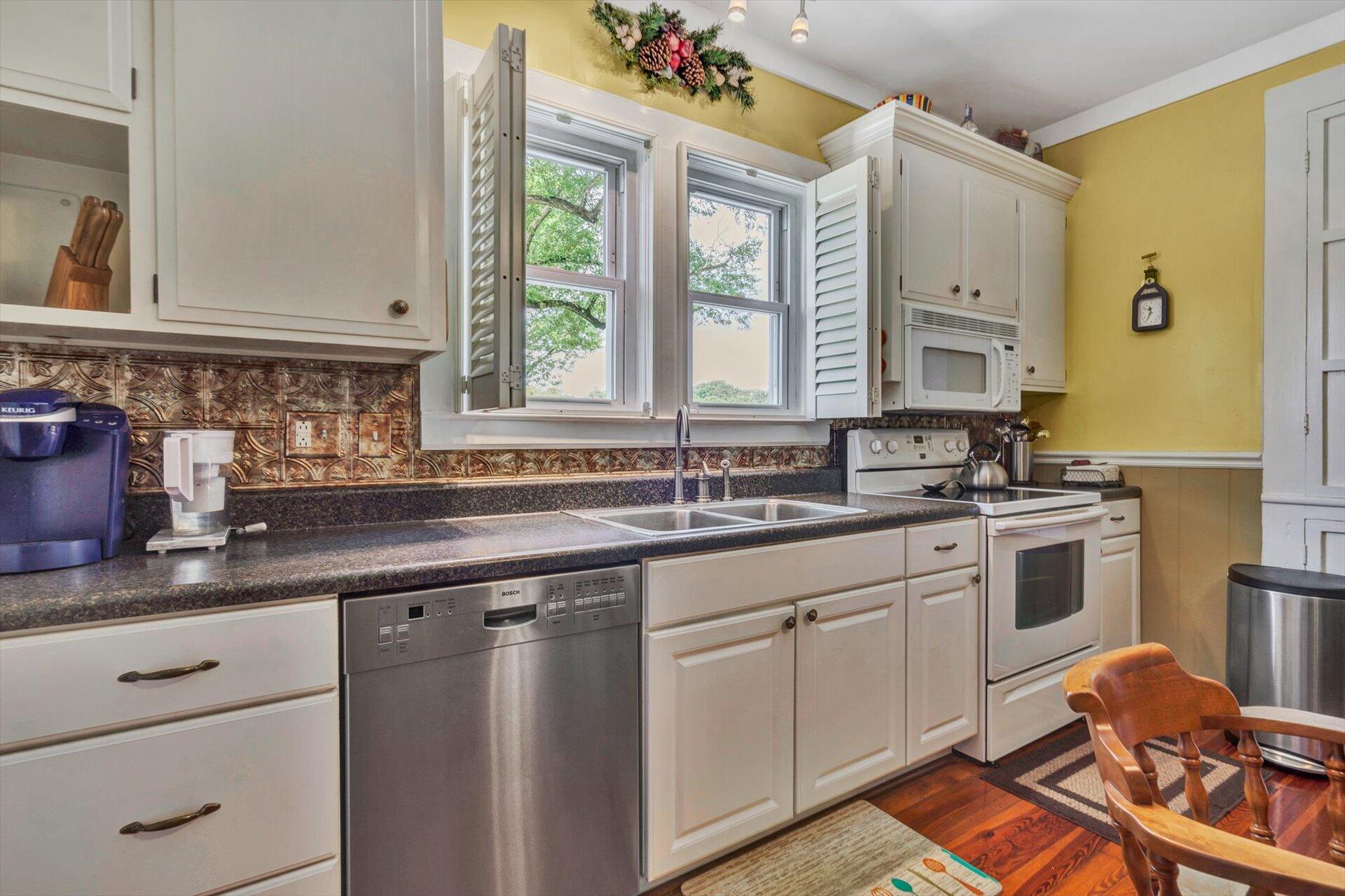 6044 Cove Road Roanoke, VA 24019 - Photo 15 of 67 a kitchen with stainless steel appliances granite countertop a sink stove and cabinets