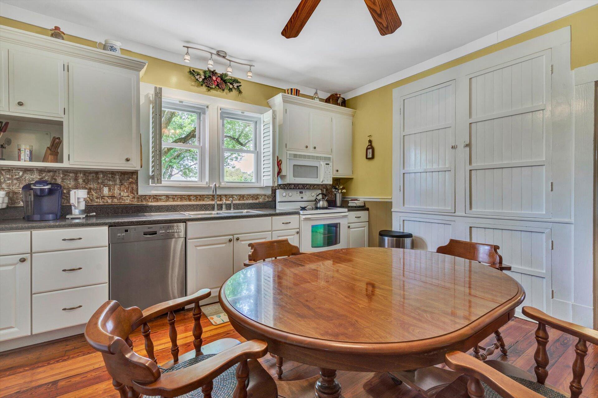 6044 Cove Road Roanoke, VA 24019 - Photo 16 of 67 a kitchen with a sink a cabinets and appliances