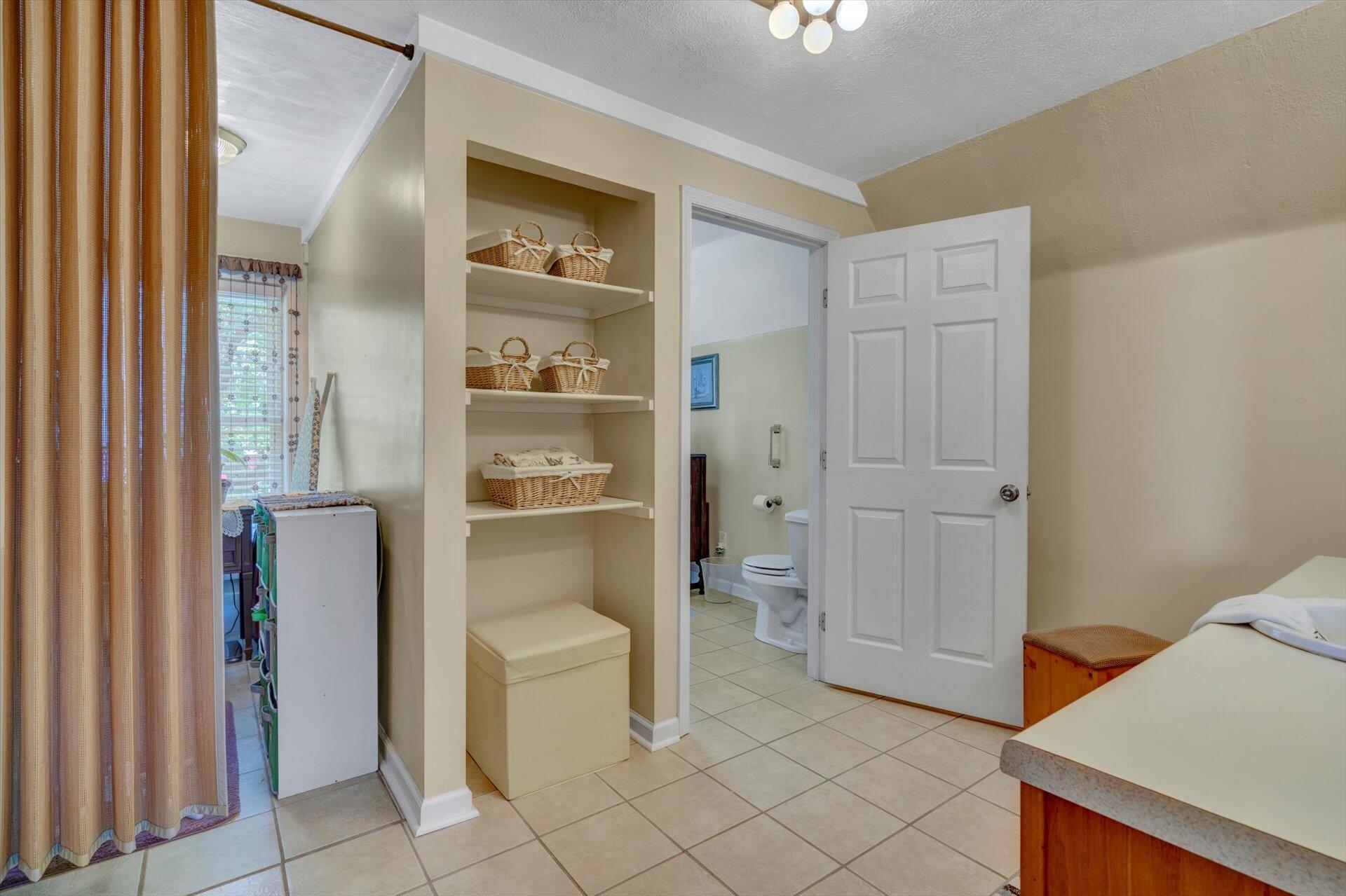 6044 Cove Road Roanoke, VA 24019 - Photo 21 of 67 21-SHOWS GREAT-16