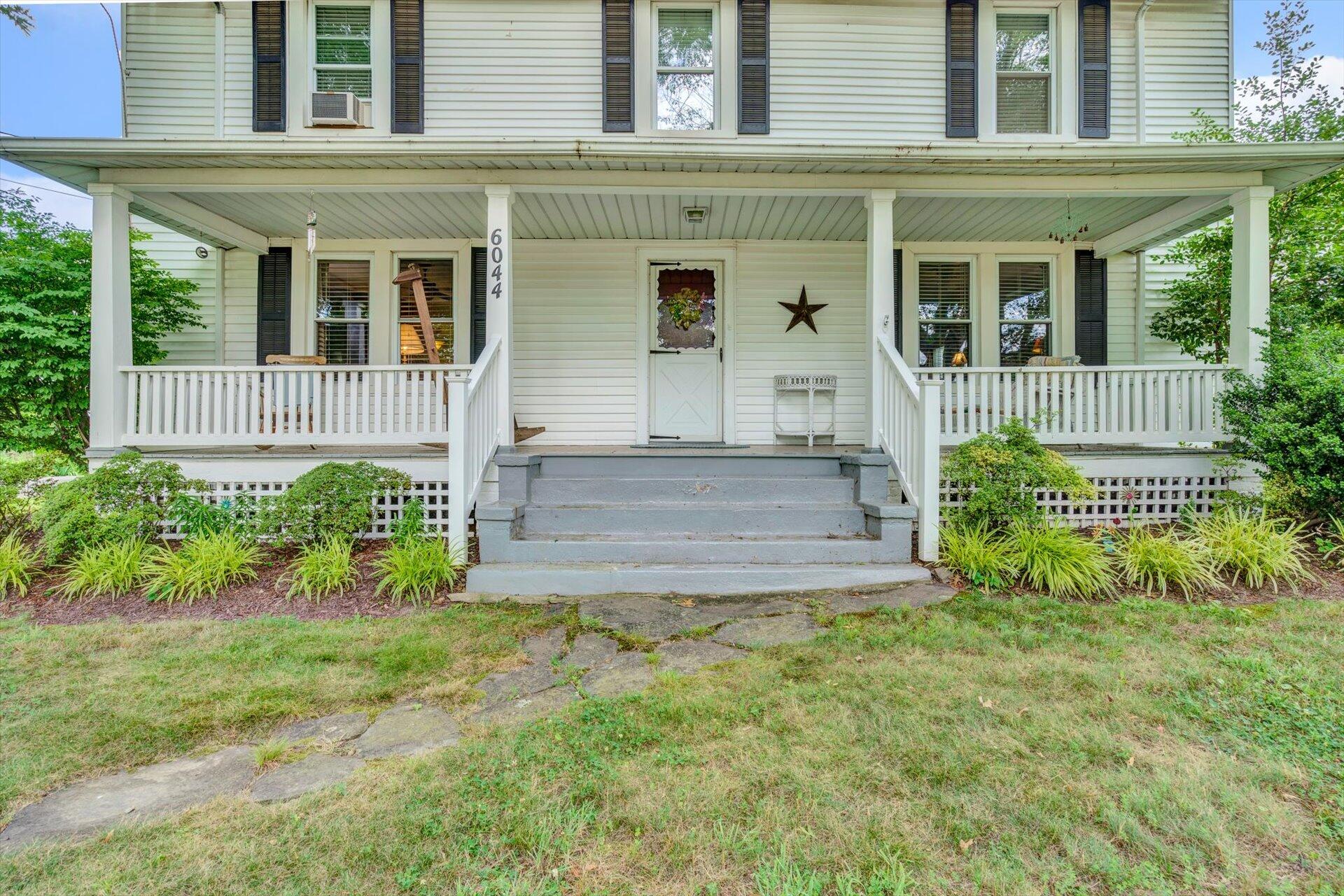 6044 Cove Road Roanoke, VA 24019 - Photo 4 of 67 front view of a house with a yard