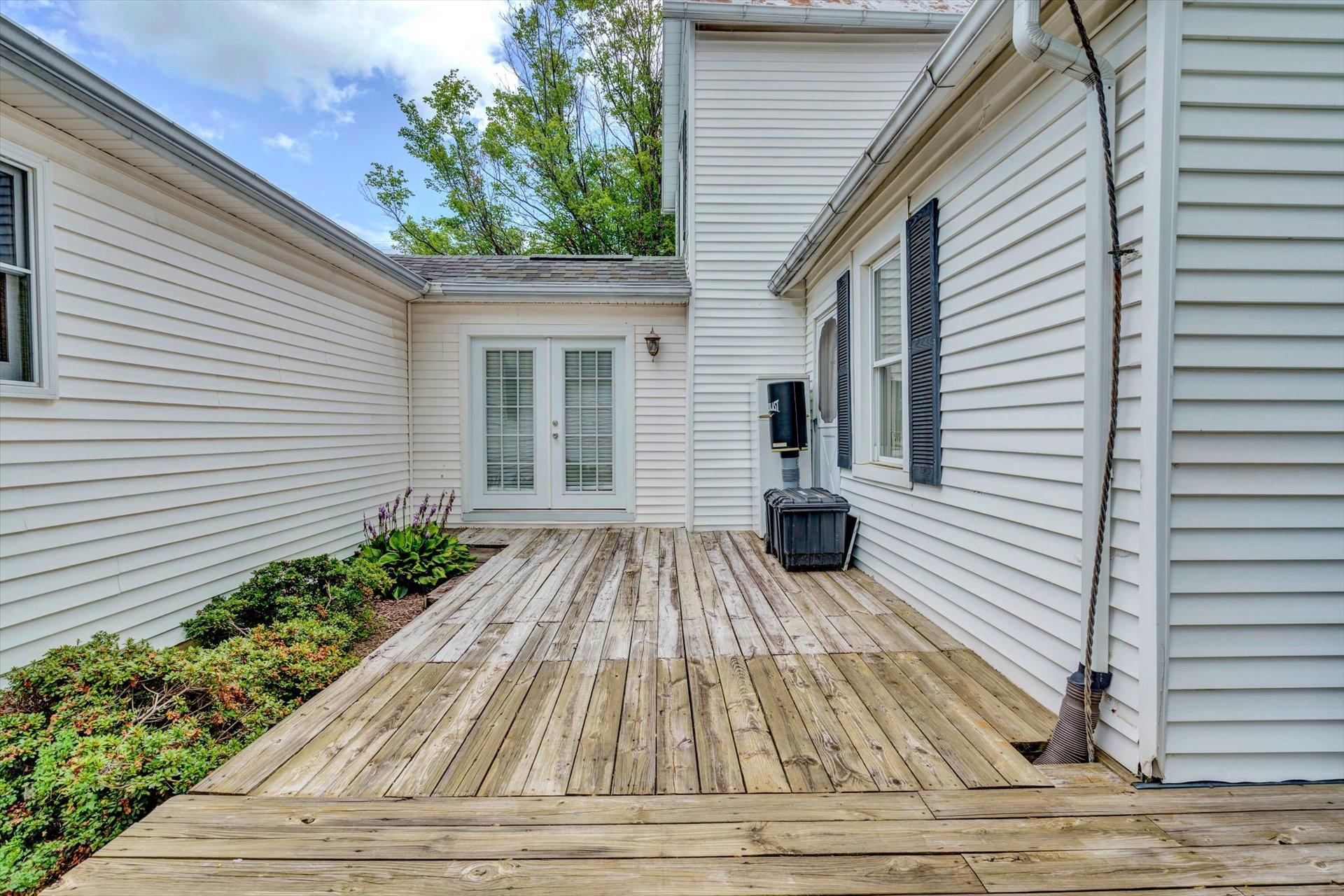 6044 Cove Road Roanoke, VA 24019 - Photo 32 of 67 a view of a house with a yard