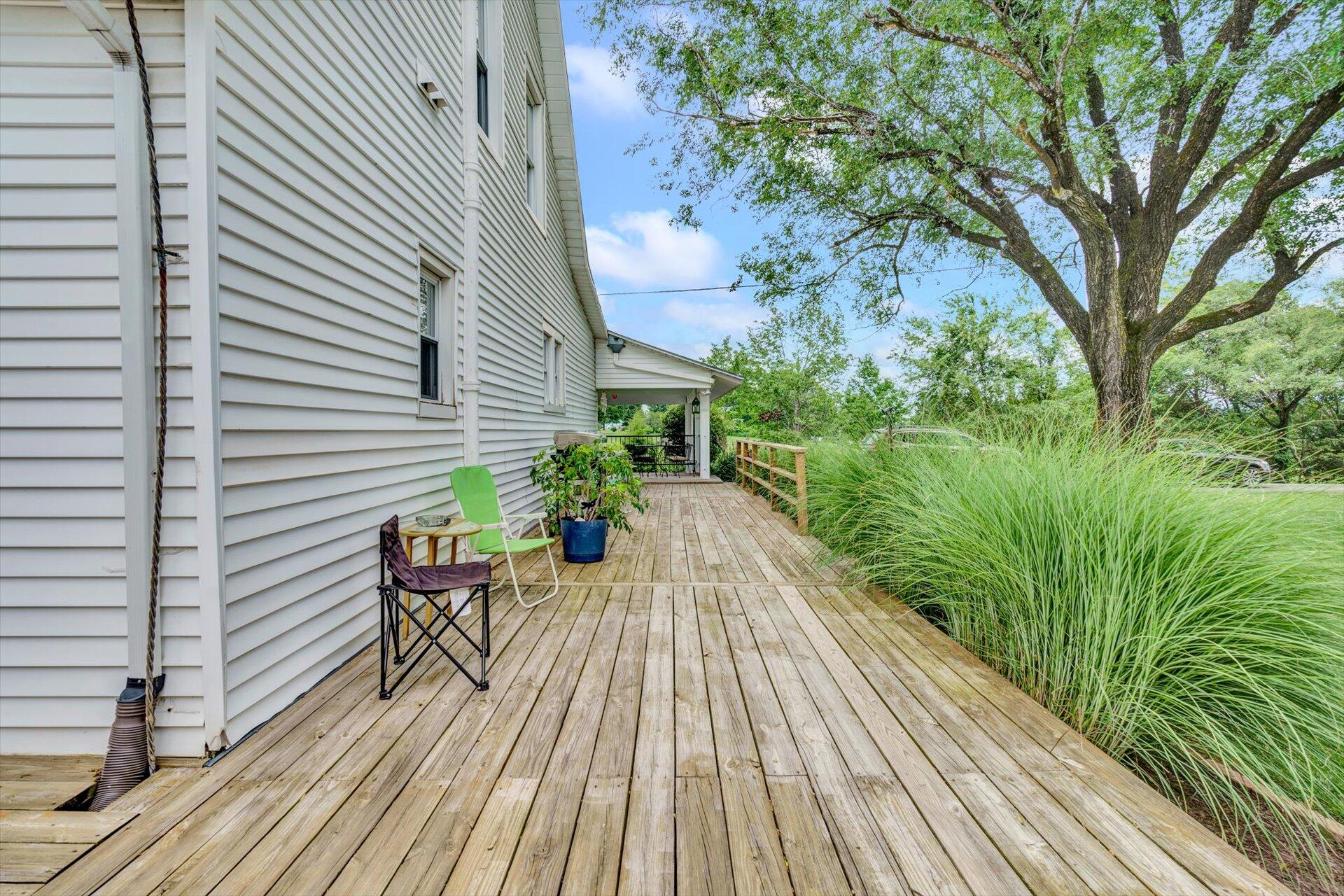 6044 Cove Road Roanoke, VA 24019 - Photo 33 of 67 a view of a backyard with sitting area
