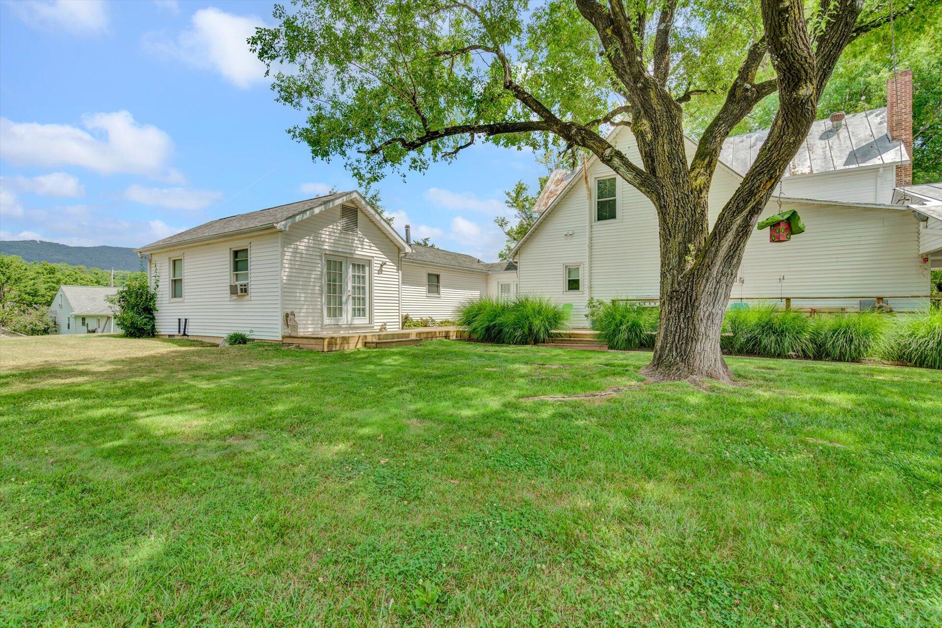 6044 Cove Road Roanoke, VA 24019 - Photo 35 of 67 a front view of house with yard and green space