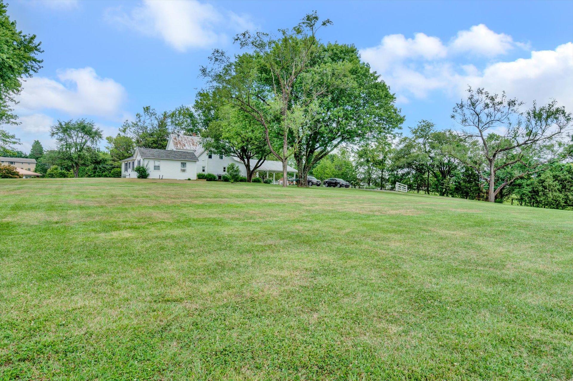 6044 Cove Road Roanoke, VA 24019 - Photo 52 of 67 a house with a garden