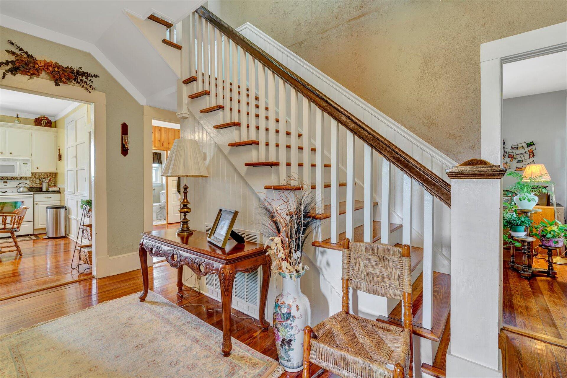 6044 Cove Road Roanoke, VA 24019 - Photo 7 of 67 a view of an entryway and hall
