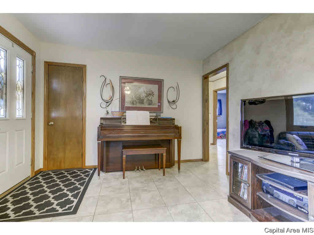 7803 North Pawnee Road Pawnee, IL 62558 - Photo 2 of 31