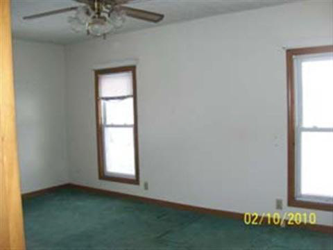 405 Merrick Street Adrian, MI 49221 - Photo 5 of 10 938330-4.JPG
