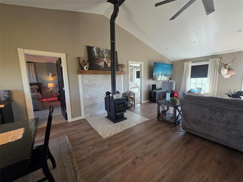 1225 R R G Loop Olney, TX 76374 - Photo 6 of 40 a living room with furniture and a flat screen tv