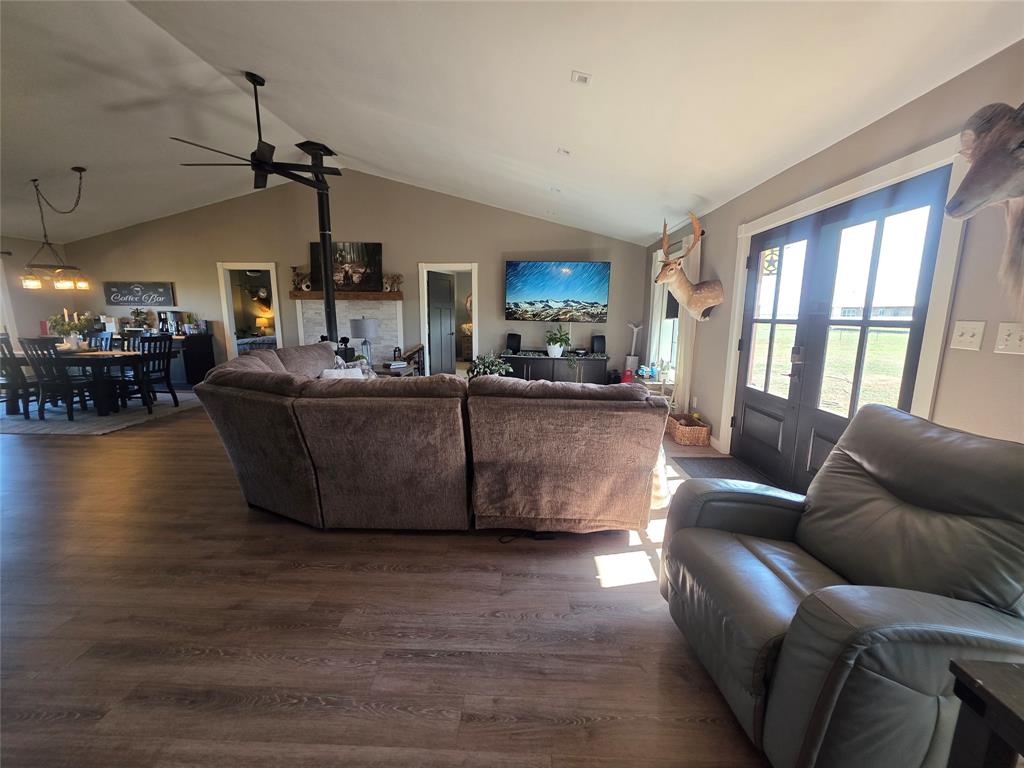 1225 R R G Loop Olney, TX 76374 - Photo 9 of 40 a living room with furniture and a flat screen tv