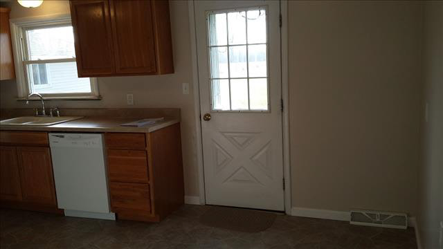 6122 Labo Road Newport, MI 48166 - Photo 6 of 22 20426190-5.JPG