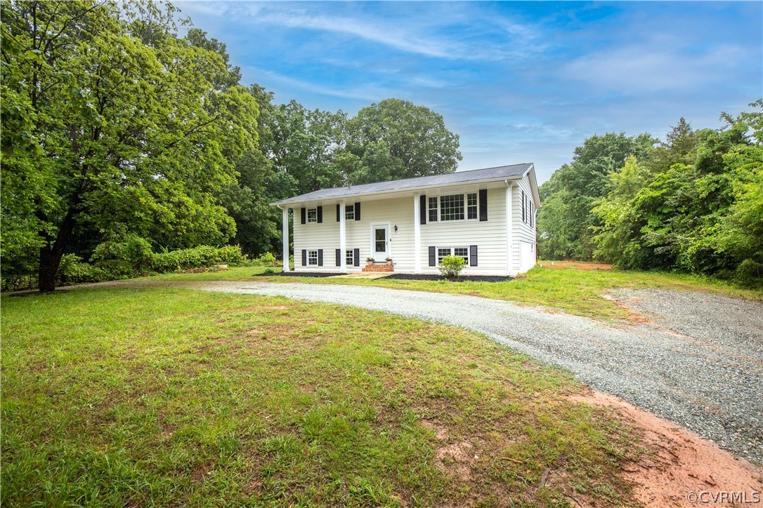 3353 Three Bridge Road Powhatan, VA 23139 - Photo 2 of 28 Gallery Image 2