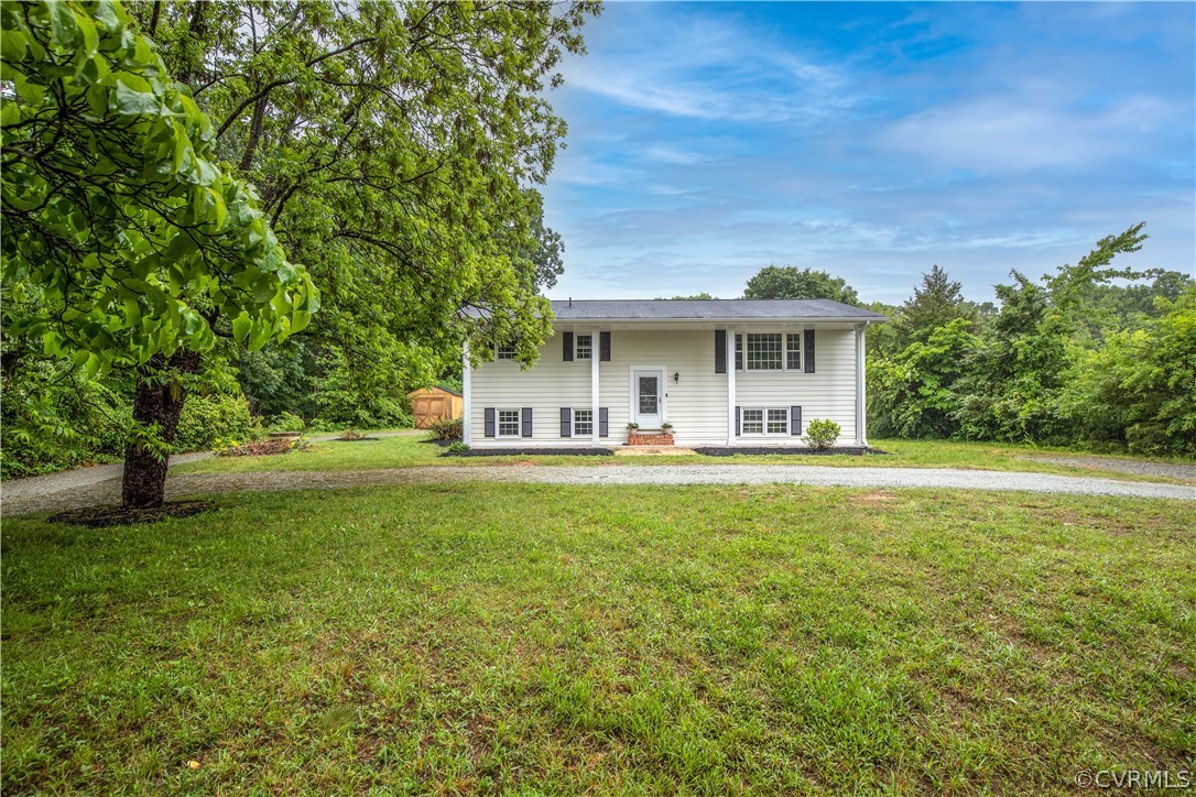 3353 Three Bridge Road Powhatan, VA 23139 - Photo 4 of 28 Gallery Image 4