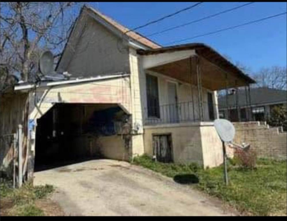 537 Rutherford Avenue Macon, GA 31206 - Photo 2 of 10 a front view of a house with a yard