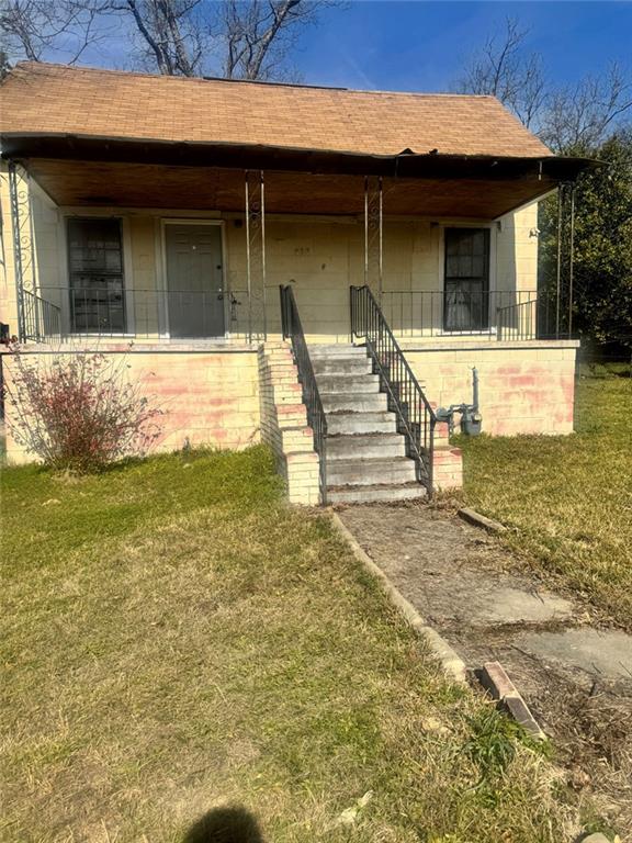 537 Rutherford Avenue Macon, GA 31206 - Photo 3 of 10 a view of a house with pool and sitting area