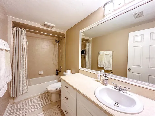 $2,900 | 5339 Northwest 9 Lane, Gainesville, FL 32605