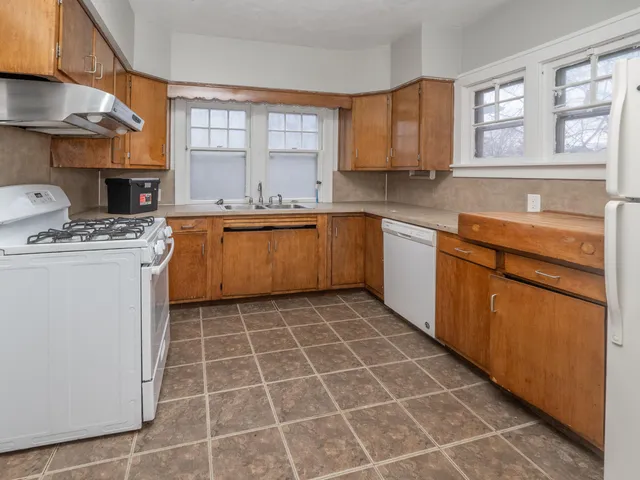 $249,500 | 915 Walwood Place, Kalamazoo, MI 49007