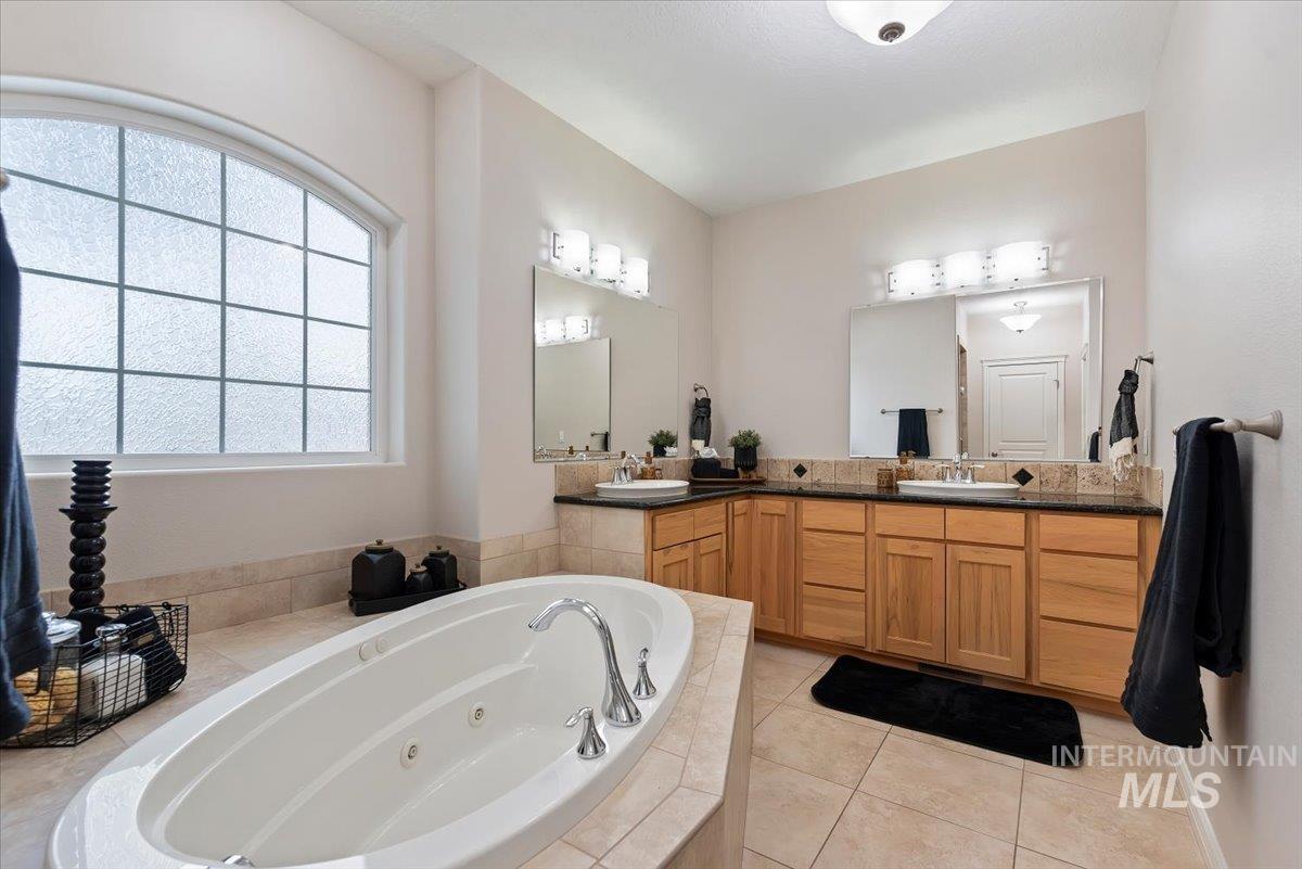 3758 South Merrivale Way Meridian, ID 83642 - Photo 18 of 39