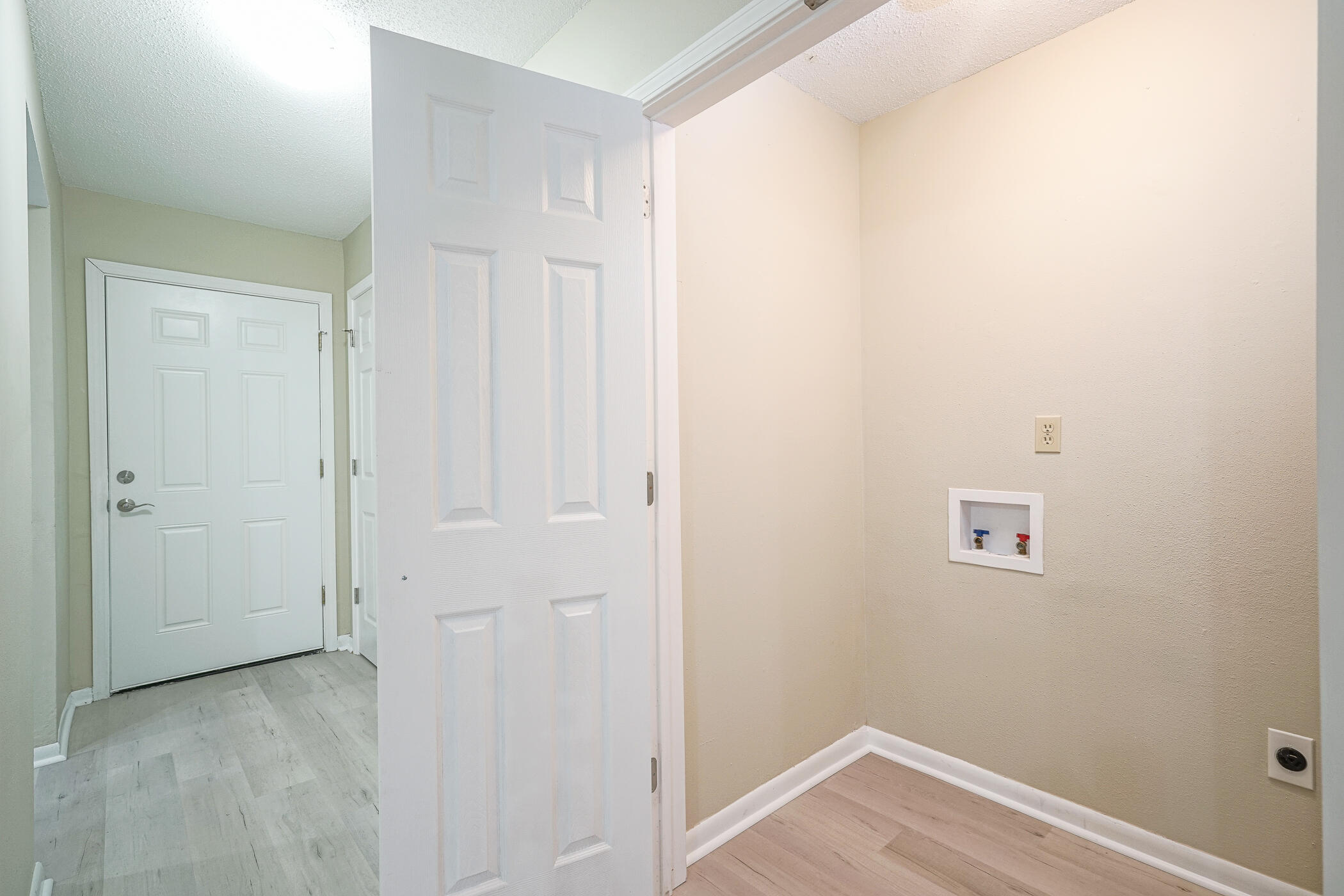 16 Court Drive Destin, FL 32541 - Photo 16 of 50 a view of a small space