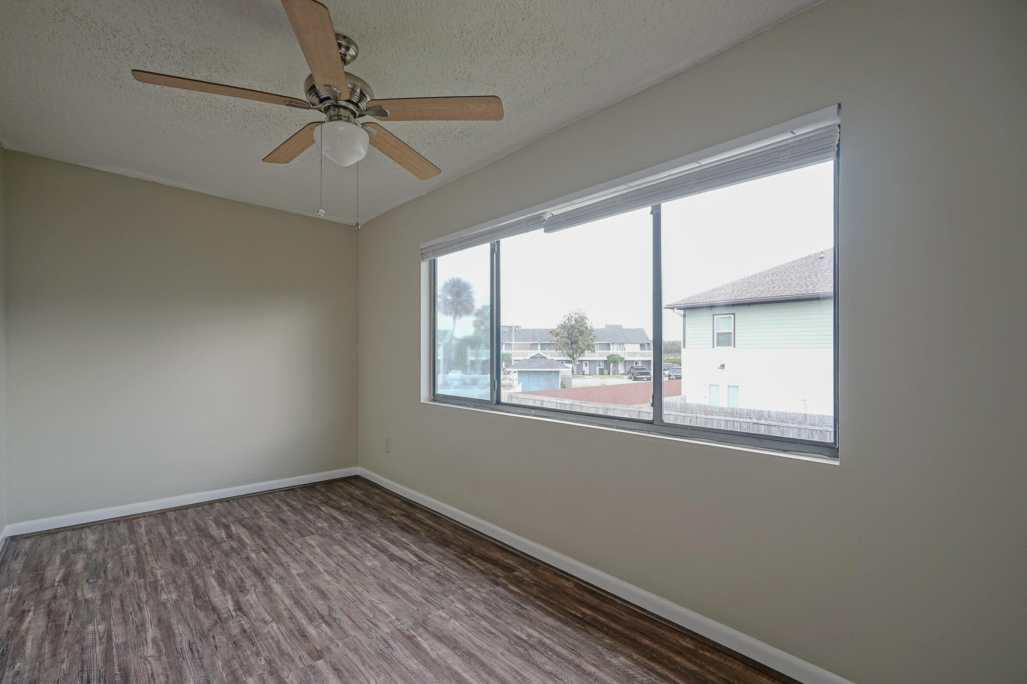16 Court Drive Destin, FL 32541 - Photo 27 of 50 an empty room with a window