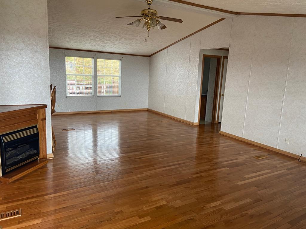 8145 Mountain Road Cedar Bluff, VA 24609 - Photo 6 of 34 Gallery Image 6
