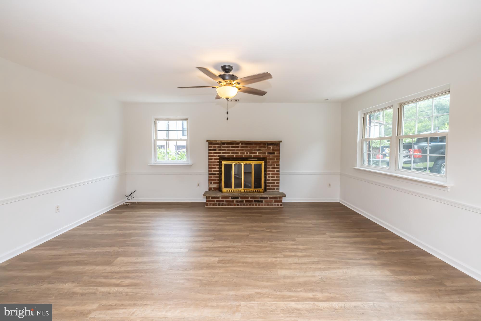 405 Edgewood Avenue Horsham, PA 19044 - Photo 10 of 32 Great Room with electric fireplace