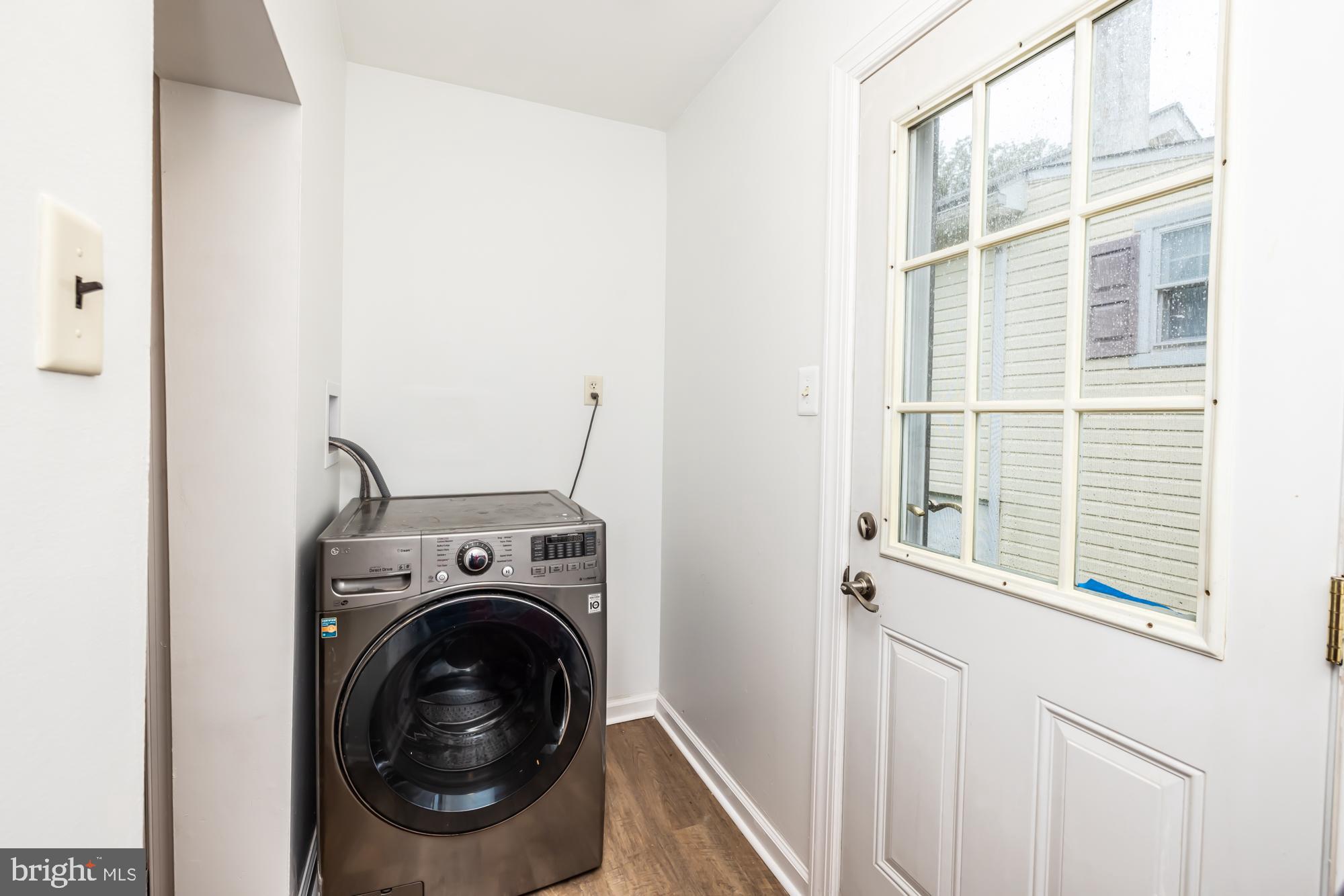 405 Edgewood Avenue Horsham, PA 19044 - Photo 12 of 32 Laundry/Mudroom with yard entry