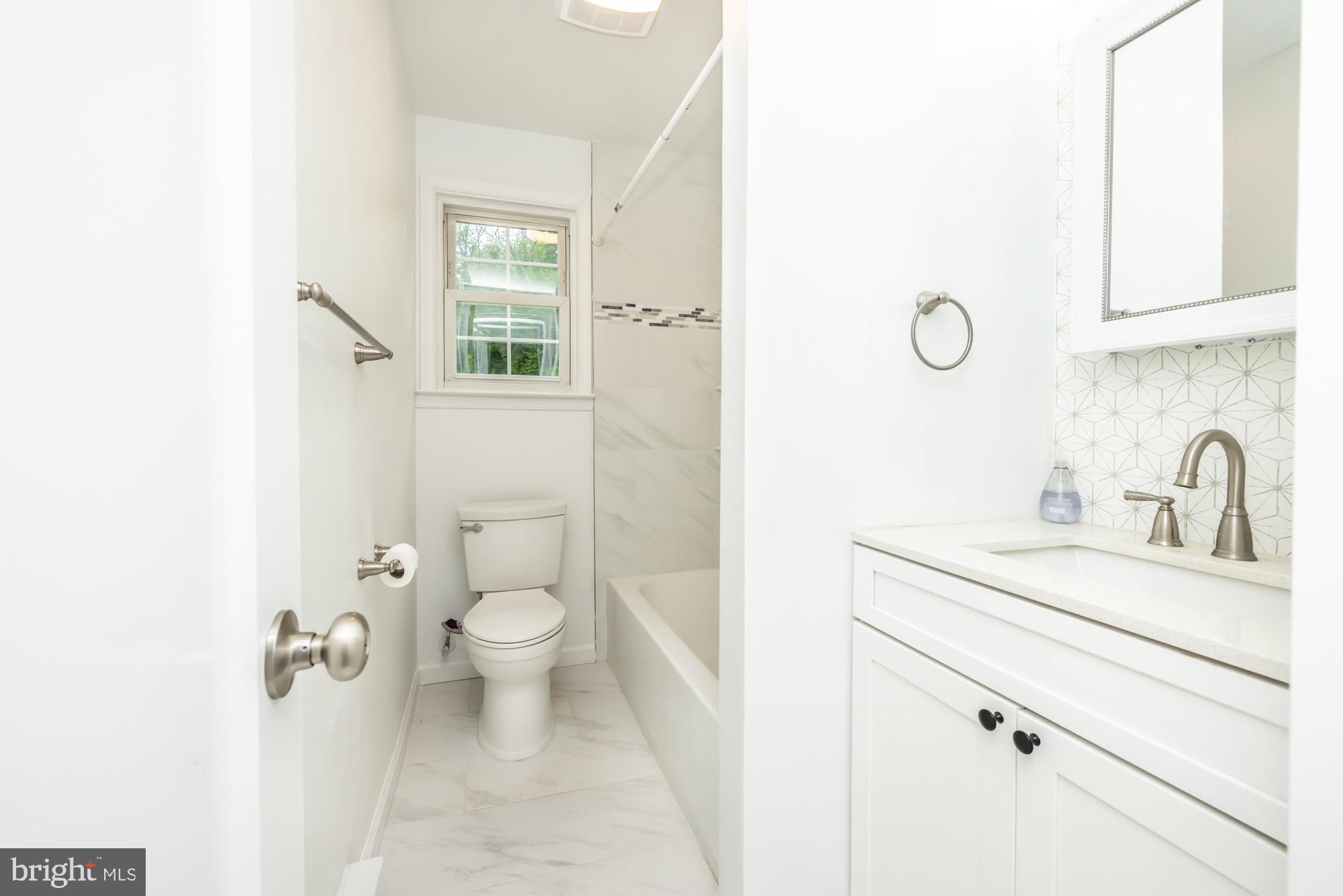 405 Edgewood Avenue Horsham, PA 19044 - Photo 22 of 32 New full hall Bath