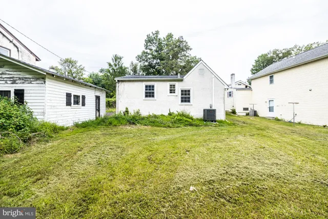 $2,100 | 405 Edgewood Avenue, Horsham, PA 19044