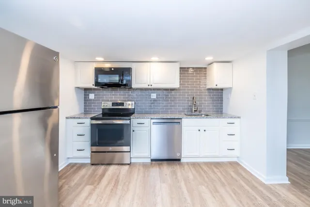 $2,100 | 405 Edgewood Avenue, Horsham, PA 19044