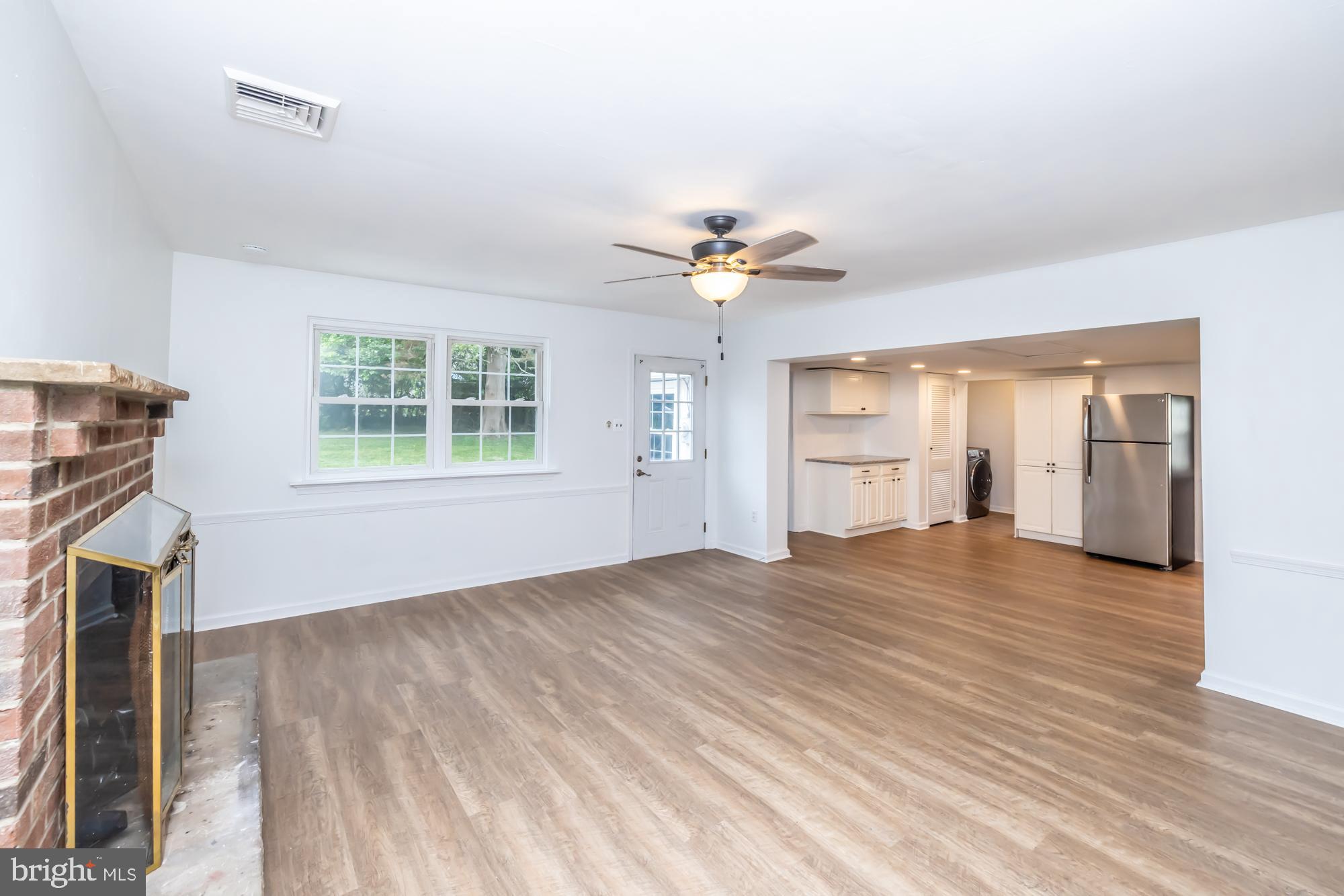 405 Edgewood Avenue Horsham, PA 19044 - Photo 8 of 32 Great Room with new flooring