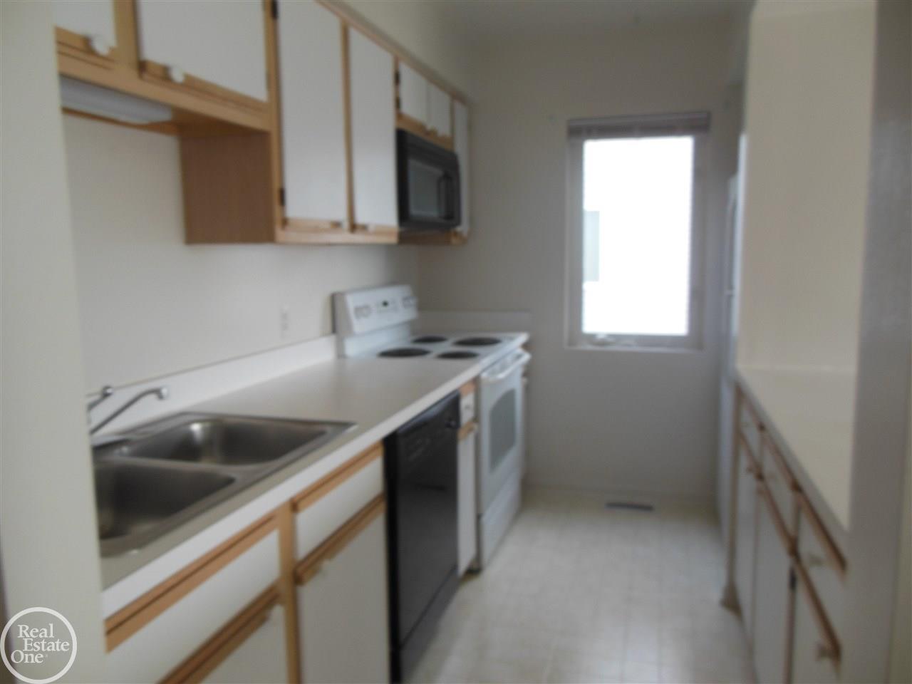 29800 Riverside Bay Court Harrison Township, MI 48045 - Photo 8 of 8