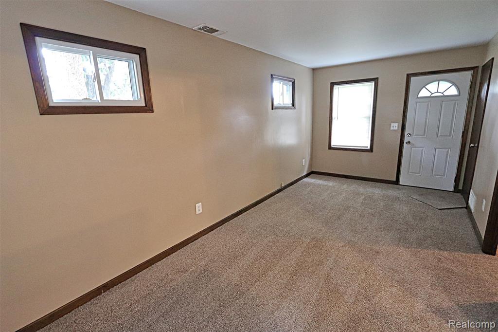 19554 Farmington Road Livonia, MI 48152 - Photo 29 of 40