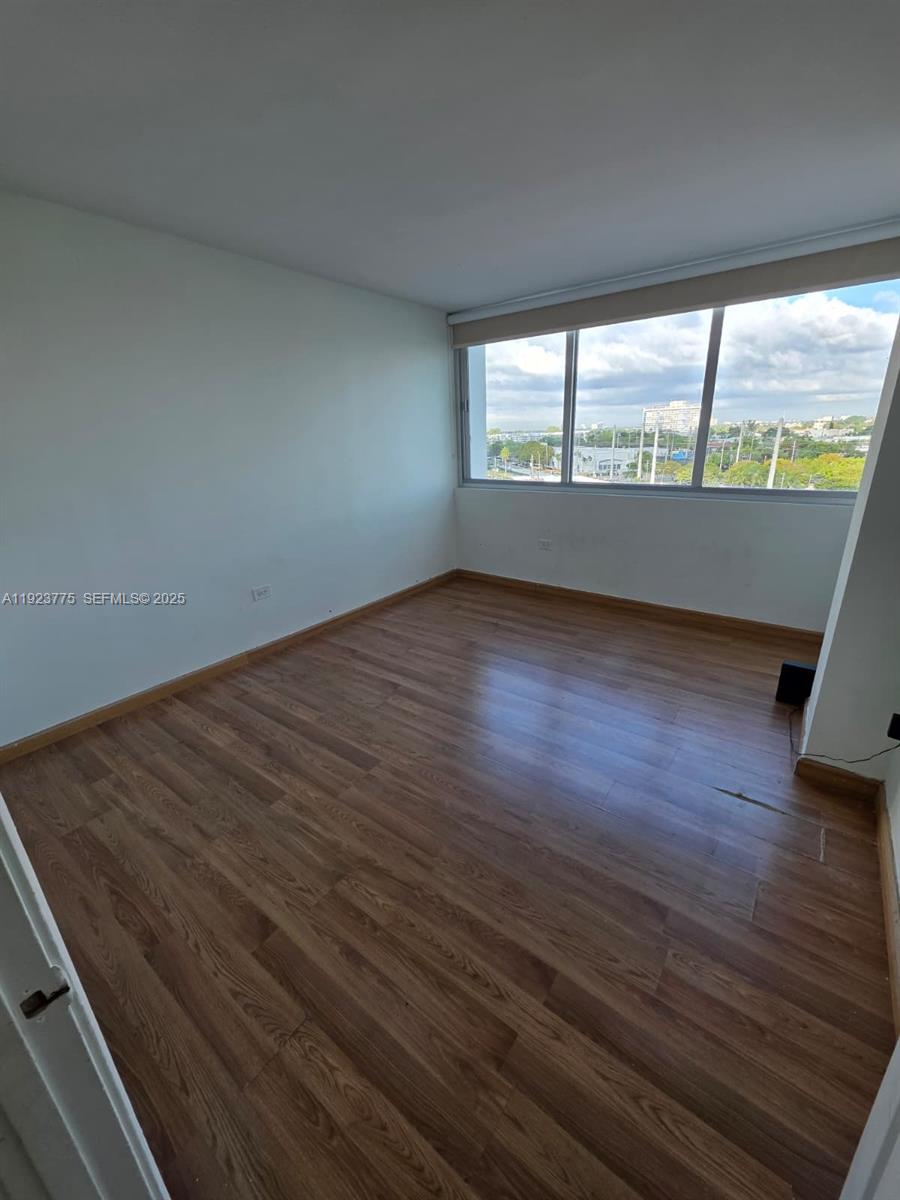 7135 Collins Avenue, Unit 725 Miami Beach, FL 33141 - Photo 13 of 21 wooden floor in an empty room with a window
