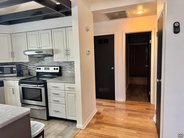 $179,999 | 507 East 8th Street, Alma, KS 66401