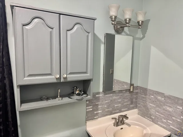 $179,999 | 507 East 8th Street, Alma, KS 66401