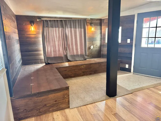 $179,999 | 507 East 8th Street, Alma, KS 66401