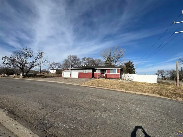 $179,999 | 507 East 8th Street, Alma, KS 66401
