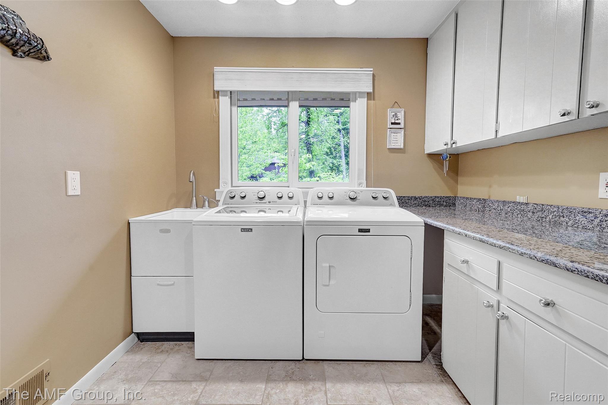2695 Dutton Road Rochester, MI 48306 - Photo 27 of 41 First floor laundry!
