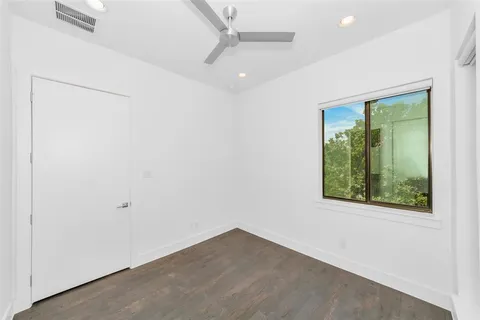 a view of entryway with a front door