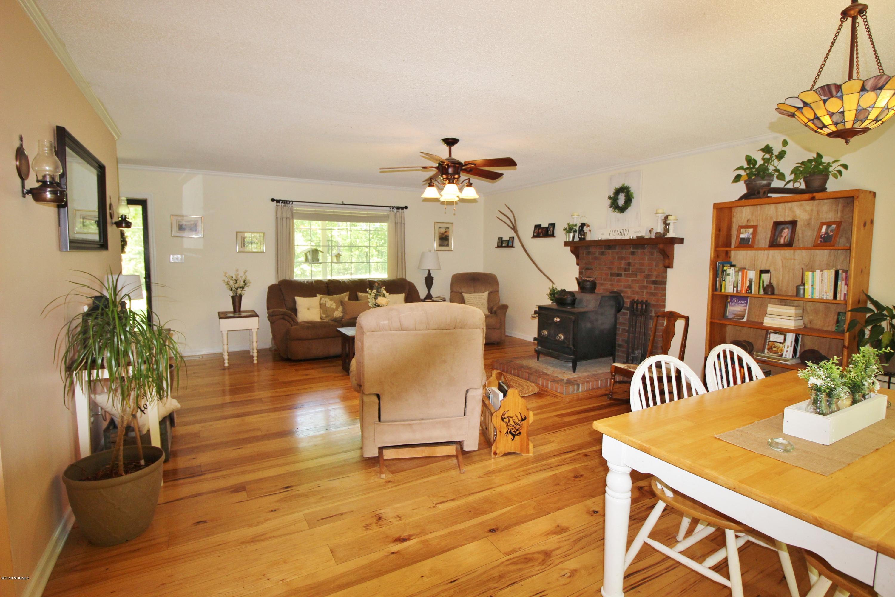 831 Howells Road Grantsboro, NC 28529 - Photo 2 of 34 IMG_0930