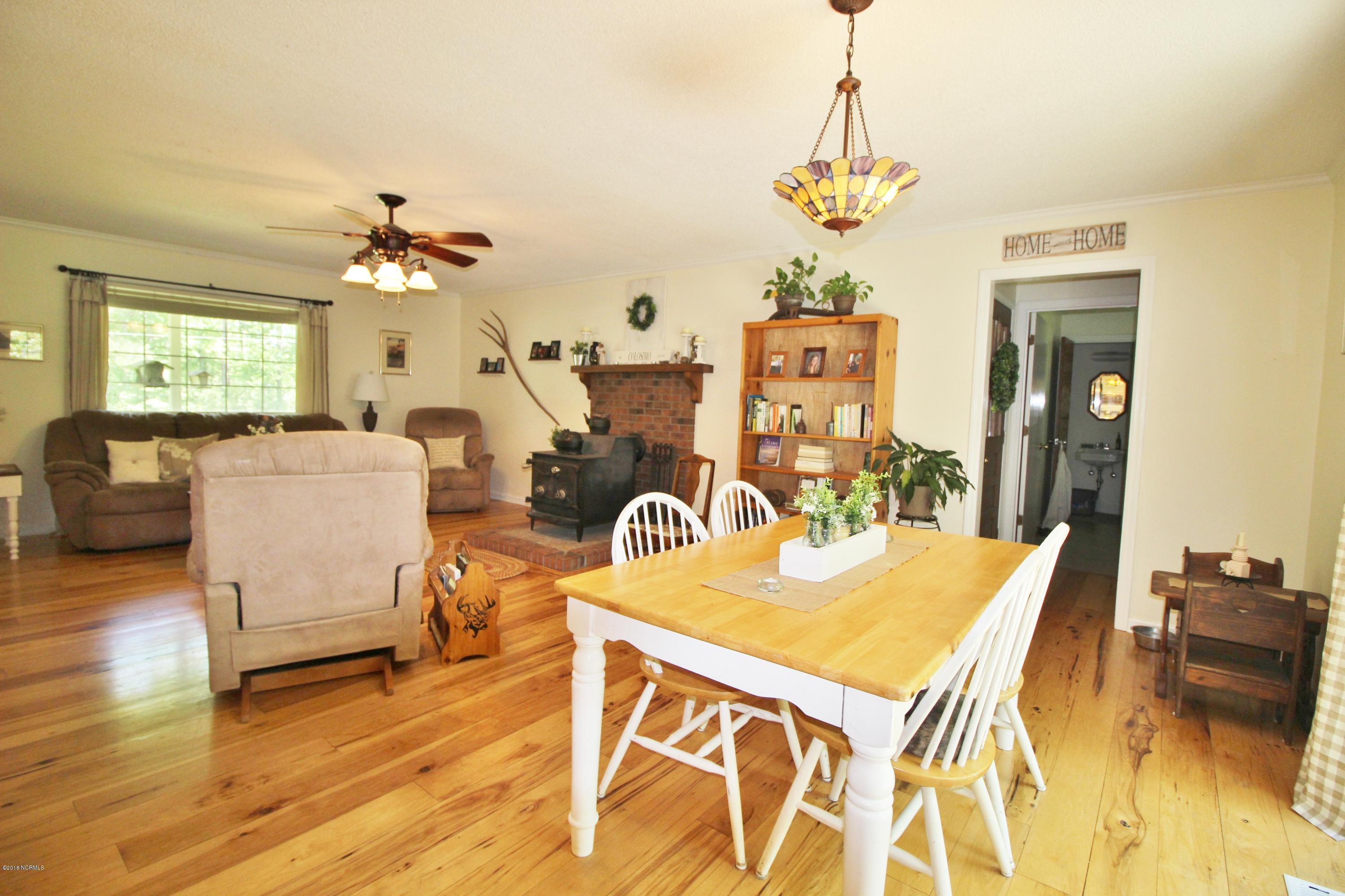 831 Howells Road Grantsboro, NC 28529 - Photo 3 of 34 IMG_0932