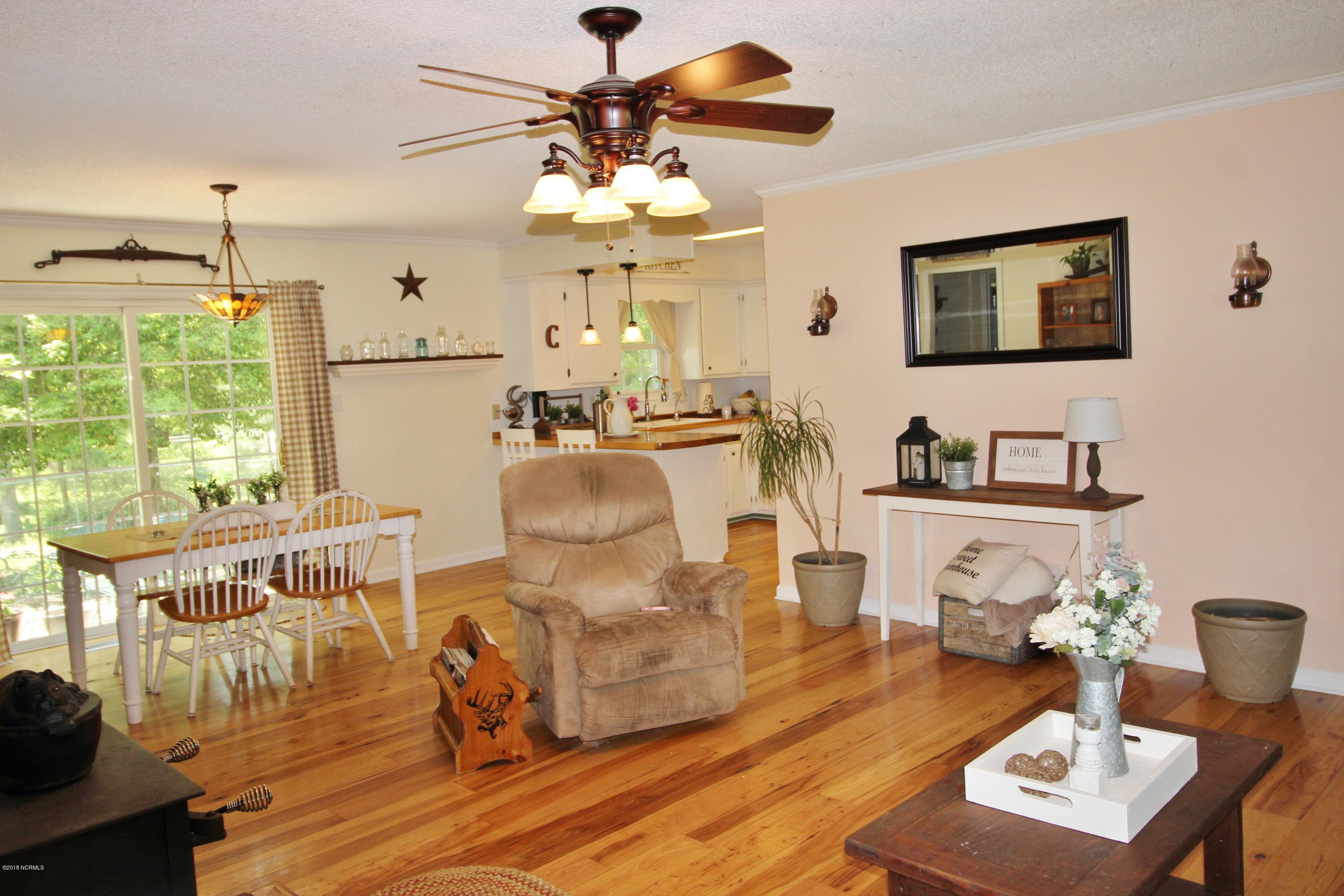 831 Howells Road Grantsboro, NC 28529 - Photo 4 of 34 IMG_0935