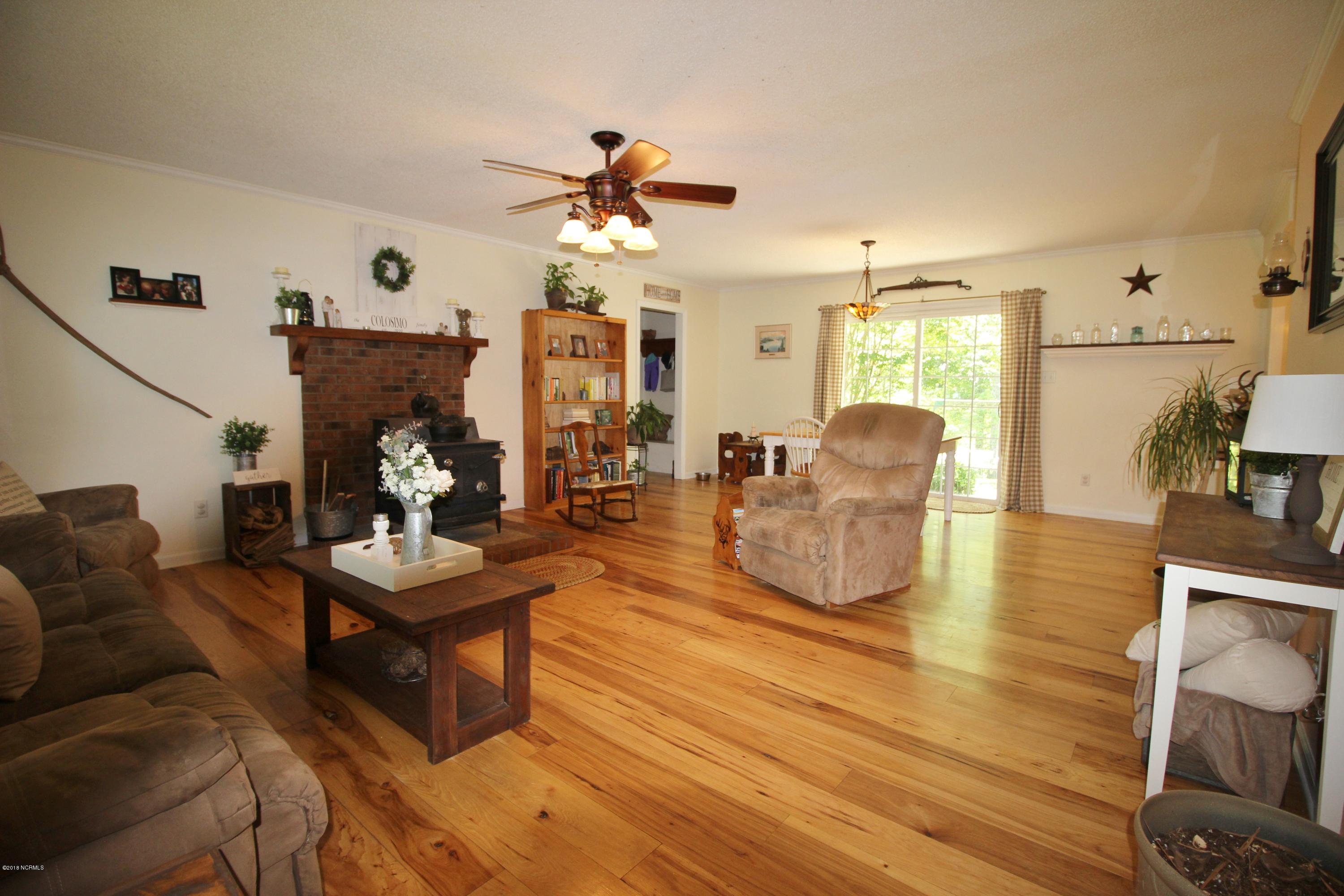 831 Howells Road Grantsboro, NC 28529 - Photo 6 of 34 IMG_0939