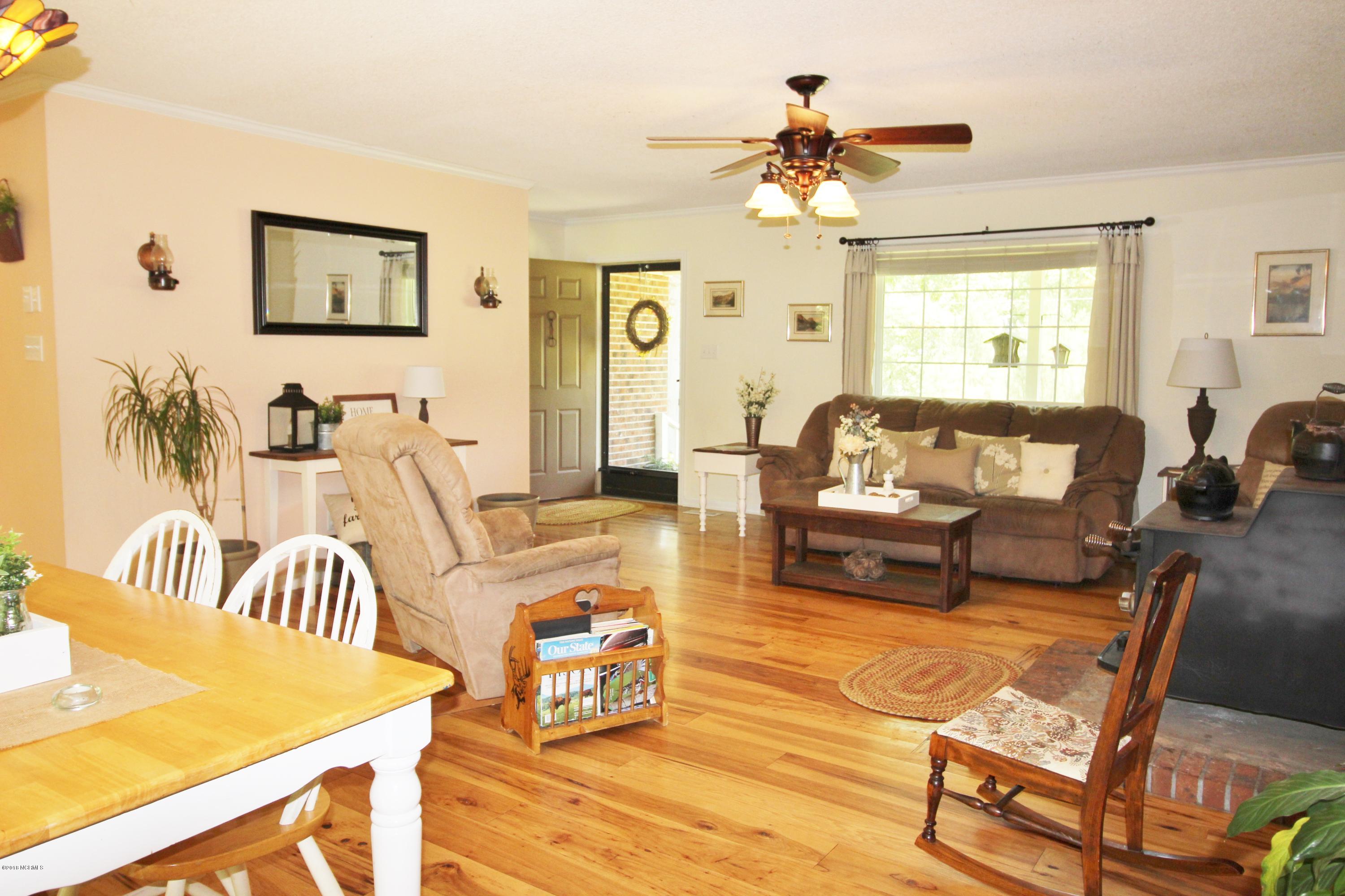 831 Howells Road Grantsboro, NC 28529 - Photo 7 of 34 IMG_0944