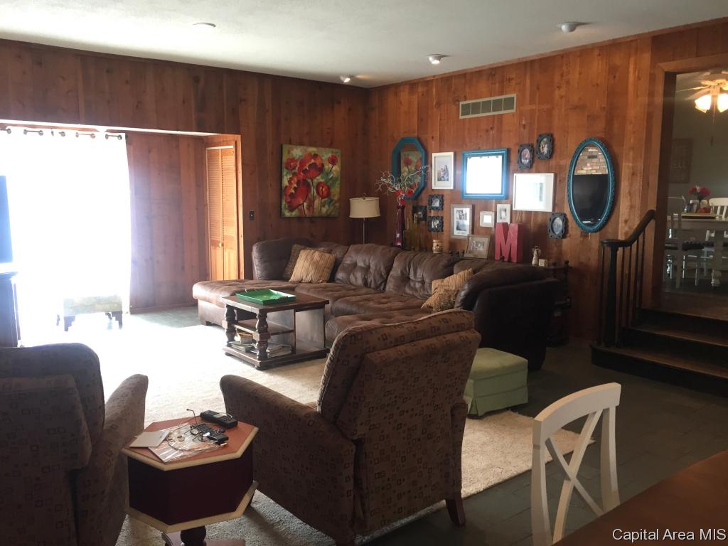 20 Circle Drive Rochester, IL 62563 - Photo 11 of 34