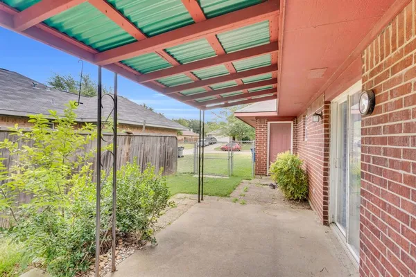a view of a backyard with garden