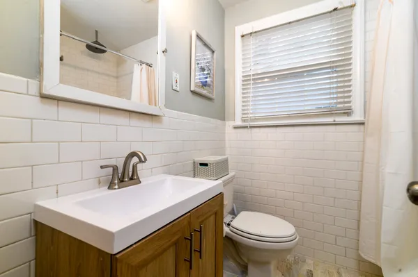 $2,900 | 218 Live Oak Avenue, Charleston, SC 29407