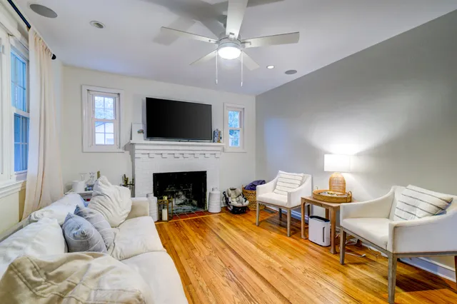 $2,900 | 218 Live Oak Avenue, Charleston, SC 29407