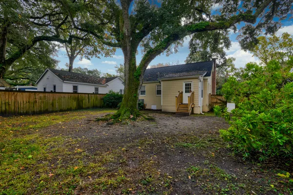 $2,900 | 218 Live Oak Avenue, Charleston, SC 29407